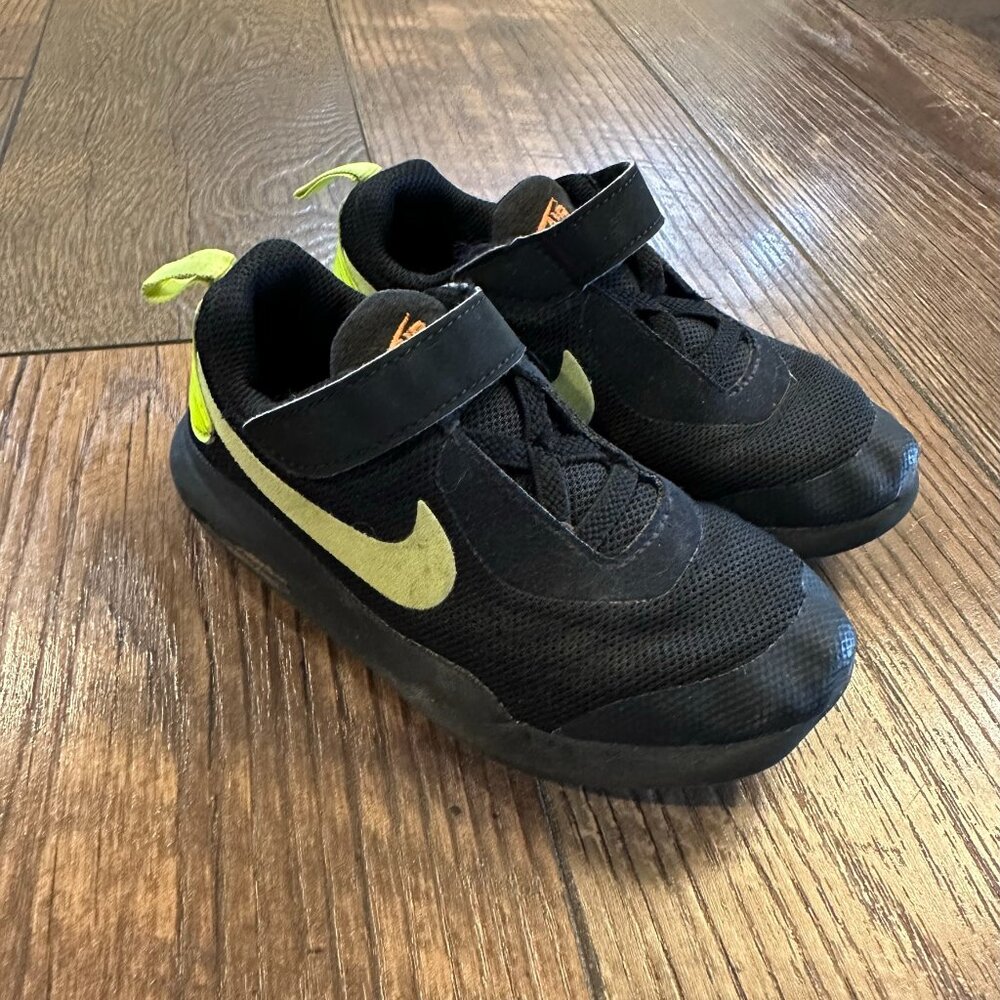 Sz 9 Nike Toddler Shoes